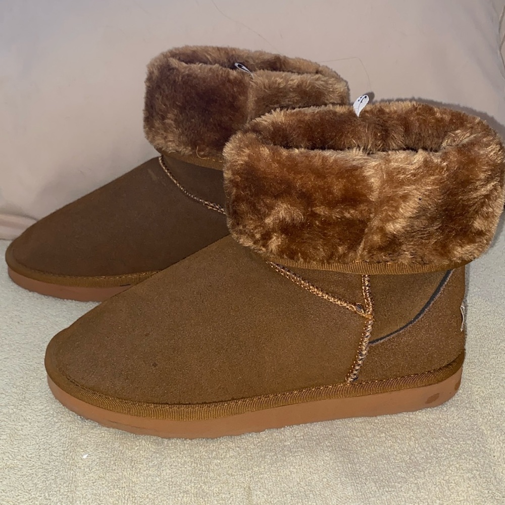 Uggs Women’s Classic Short Boots Size 9